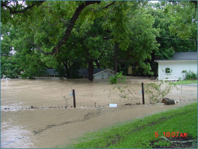 The house on river right, just below 4th Crossing, survived the flood of 2002!